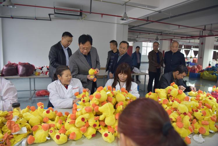 程达斌调研毛绒玩具社区工厂产业发展